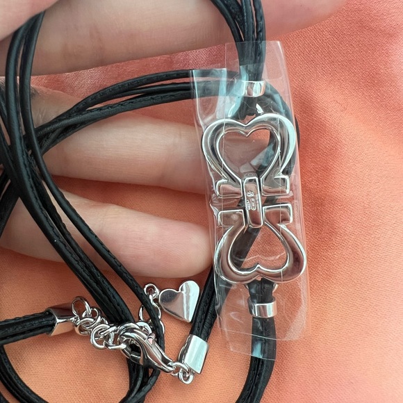 New Ferragamo double wrap leather corded double heart bracelet - Picture 5 of 6